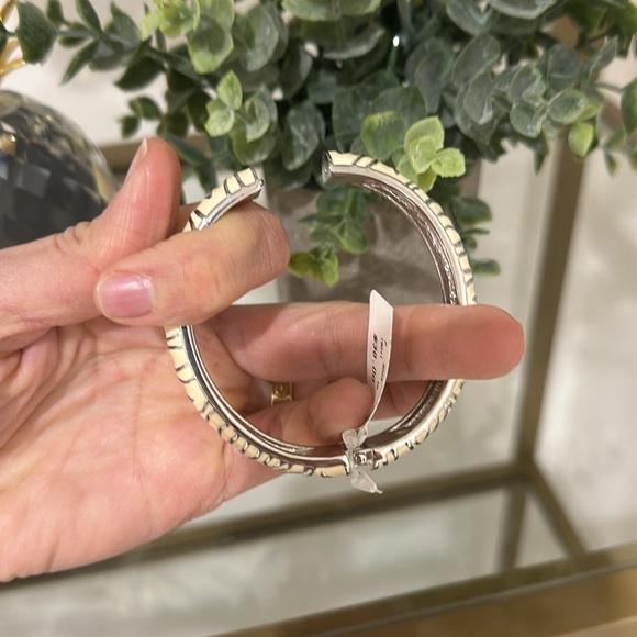 White bangle - Picture 9 of 9